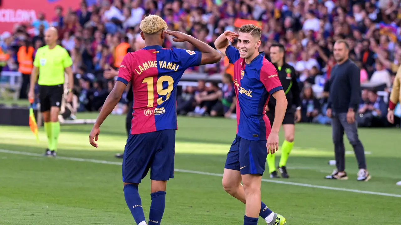 Selebrasi pemain Barcelona saat mengalahkan Real Madrid di LaLiga