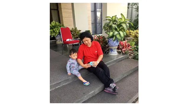 Potret Kedekatan Ani Yudhoyono Bersama Cucu-cucunya