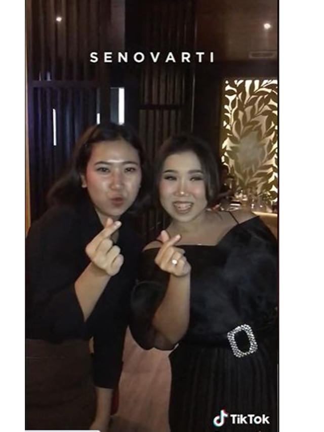 6 Momen Kiky Saputri Tak Sengaja Ketemu Wanita 'Kembarannya', Netizen: Mirip Banget