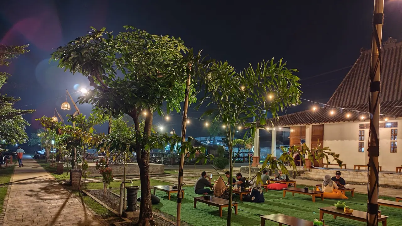 Kafe bernuansa pedesaan di Pati
