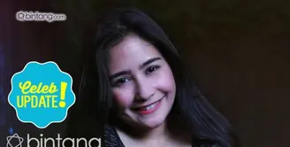 Prilly Latuconsina merayakan ulang tahun Ibundanya, Ully Djulita tepat di Hari Raya Idul Fitri 1437 H.