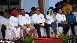 Gubernur DKI Basuki Tjahaja didampingi Wagub Djarot Saiful Hidayat menghadiri pembukaan pagelaran Jakarnaval di Monas, Jakarta, Minggu (7/6). Acara ini dalam rangka perayaan HUT Jakarta ke-488. (Liputan6.com/Faisal R Syam)