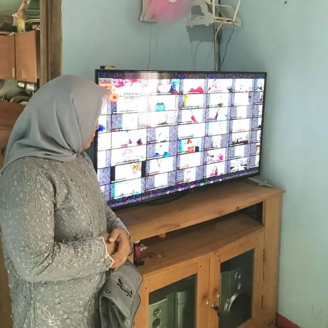Kocak, 7 Potret Penggemar Kondangan Online di Pernikahan Lesti-Billar