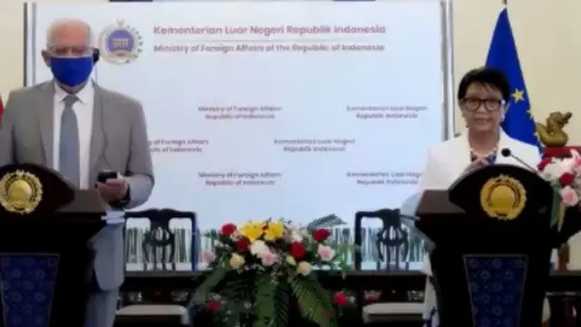Menteri Luar Negeri RI Retno Marsudi dan HRVP UE Josep Borell dalam press conference yang diselenggarakan oleh Kementerian Luar Negeri RI pada Rabu (2/6/2021). (Photo credit: Kemlu RI Via Zoom)