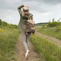 Berkegiatan di alam terbuka bisa meningkatkan kemampuan otak, simak apa saja itu. (Foto: Freepik/lookstudio)