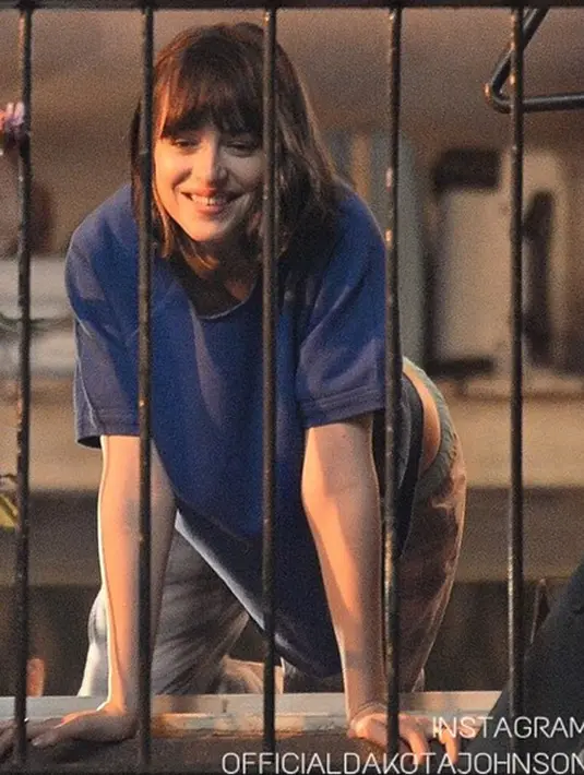 Diterpa kasus seperti ini Dakota Johnson berniat membawa ke jalur hukum, namun lain halnya dengan Kristen Stewart yang baru memberikan peringatan kepada pelaku tidak bertanggung jawab tersebut. (Instagram/officialdakotajohnson)