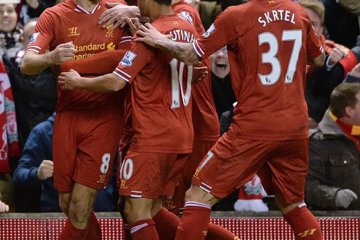 Steven Gerrard rayakan gol