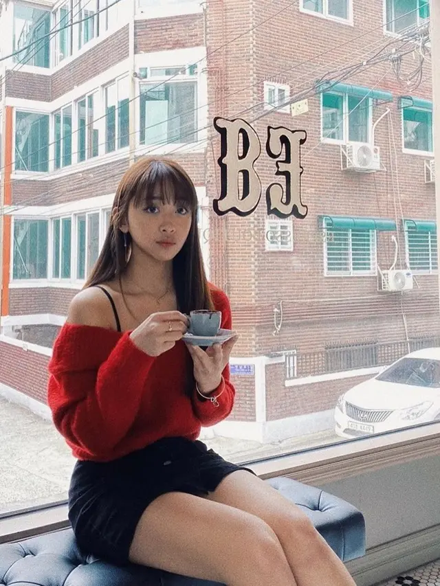 Gaya Kasual Dita Karang, Simpel dan Memesona