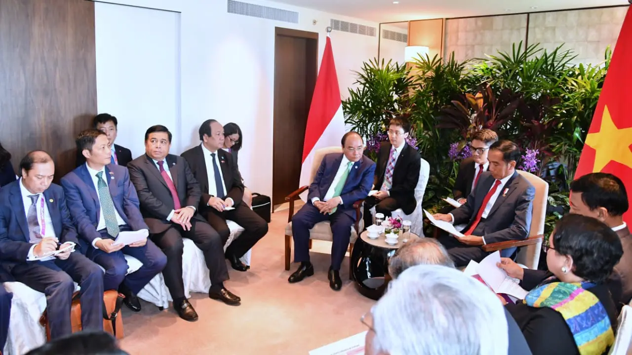 Presiden Jokowi bertemu PM Vietnam di Singapura