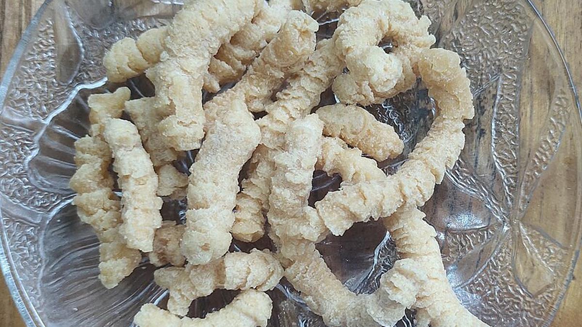 7 Rahasia Kue Akar Kelapa Tetap Garing dan Tidak Serap Minyak, Renyah dan Lezat