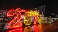 Dekorasi Imlek 2576 Kongzili Tahun 2025 Mejeng di Depan Balai Kota Surabaya
