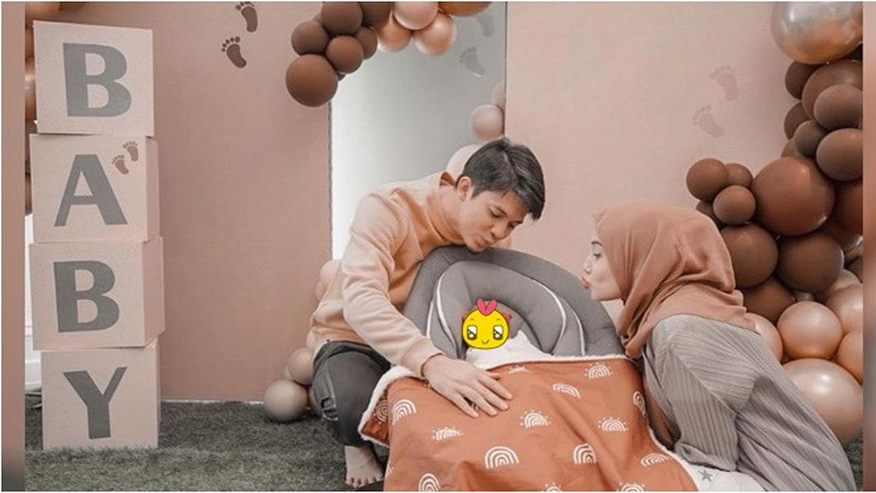 Disambut Keluarga, Ini 7 Momen Zaskia Sungkar Pulang ke Rumah Pasca Melahirkan