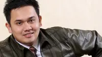 Lama Tak Berkicau, Farhat Abbas Semangati Ayu Ting Ting