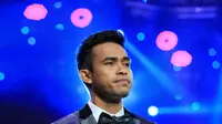 Menurut Iis Dahlia, tidak banyak musisi di Indonesia yang pandai memainkan alat musik dan jago bernyanyi. Sedangkan anak baru yang bisa salah satunya Fildan. (Adrian Putra/Bintang.com)