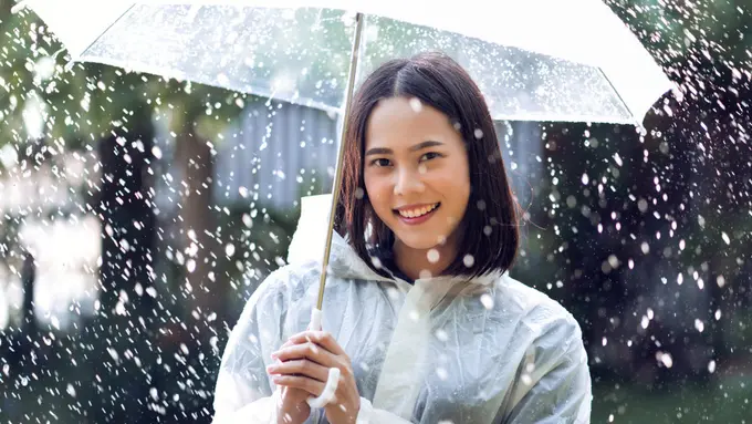 Jangan Malas, Ini 4 Skincare Penting untuk Merawat Kulit Saat Musim Hujan