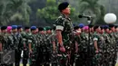 Jenderal Panglima TNI Moeldoko memimpin upacara pembaretan kepada Pimpinan Redaksi, Jakarta, Selasa (16/6/2015). Pembaretan ini sebagai bentuk penghargaan kepada media yang mempunyai peran penting dalam kehidupan sosial. (Liputan6.com/JohanTallo)