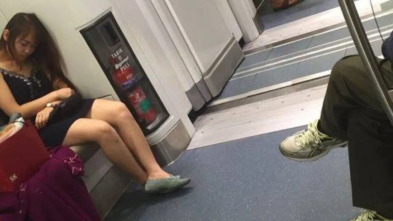 Gak Inget Umur, Bapak-bapak Uzur Lecehkan Perempuan di KRL