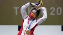 Yang Qian menjadi juara baru untuk nomor 10 m air rifle putri di Olimpiade. Sebelumnya pada Rio 2016, medai emas diraih oleh atlet Amerika Serikat, Virginia Thrasher. (Foto: AP/Alex Brandon)