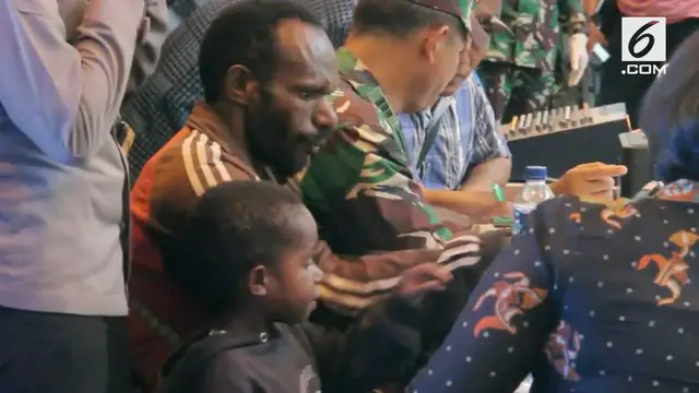 Sembilan warga Papua berhasil dievakauasi dari distrik Yigi menuju Timika. Mereka berhasil melarikan diri dari kelompok kriminal bersenjata Papua.