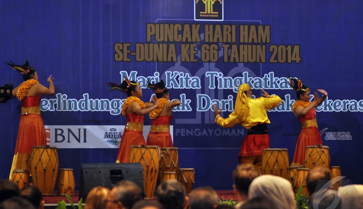 Peringatan Hari HAM di Direktorat Jenderal Kementerian Hukum dan HAM tersebut mengambil tema 'Mari Kita Tingkatkan Perlindungan Anak dari Tindak Kekerasan', Jakarta, Rabu (10/12/2014). (Liputan6.com/Miftahul Hayat)