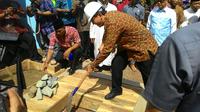 Ahok melakukan peletakan batu pertama pembangunan masjid di Balaikota, Jakarta. (Liputan6.com/Ahmad Romadoni)