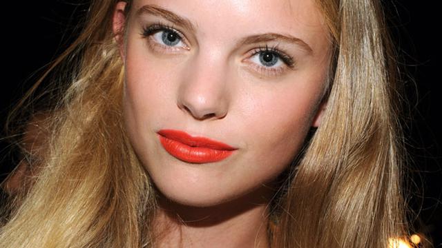 8 Lipstik Warna Merah Terbaik Untuk Bibir (Bag 2)