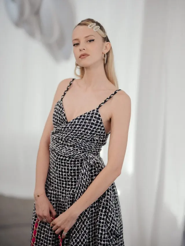 6 Tampilan Penélope Cruz-Sofia Coppola di Fashion Show Chanel 2021/22 Métiers d'Art