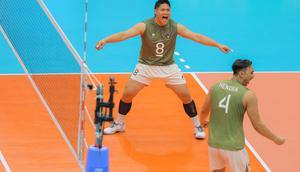 Timnas Voli Putra Indonesia meraih kemenangan dramatis atas Vietnam pada semifinal SEA Games 2025 di Hua Mak Stadium, Bangkok, pada Kamis (18/12/2025). (Bola.com/Bagaskara Lazuardi)