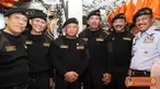 Citizen6, Banten: Hingga saat ini, warga kehormatan kapal selam telah mencapai 116 orang termasuk Panglima TNI dan Kasau yang telah menerima Brevet Hiu Kencana. (Pengirim: Badarudin Bakri)