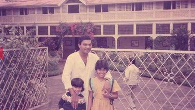 6 Foto Jadul Kajol dan Shah Rukh Khan Saat Masa Remaja Ini Curi Perhatian