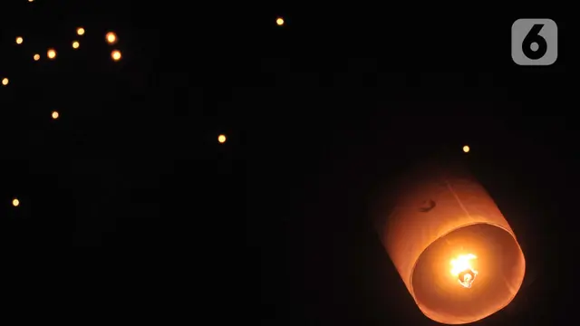 Ribuan Lampion Hiasi Malam Waisak di Candi Borobudur