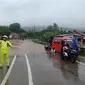 Banjir di Gerbang Tol Cilegon Barat (Cilbar), Senin (27/1/2020). (Liputan6.com/ Yandhi Deslatama)