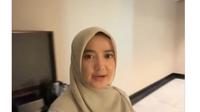 Naik Haji Lewat Undangan Raja Salman, Wirda Mansur Tinggal di Hotel Mewah dan Kunjungi Pabrik Air Zamzam.&nbsp; foto: (dok.Instagram @wirda_mansur/https://www.instagram.com/p/C8Bir7OosNb/Henry)
