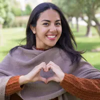 ilustrasi perempuan bahagia/copyright by Mangostar (Shutterstock)