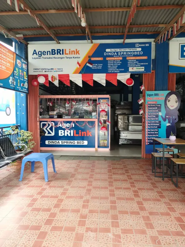 Fitra Yanti (38 tahun) sukses memiliki empat cabang agen BRILink di Pekanbaru.