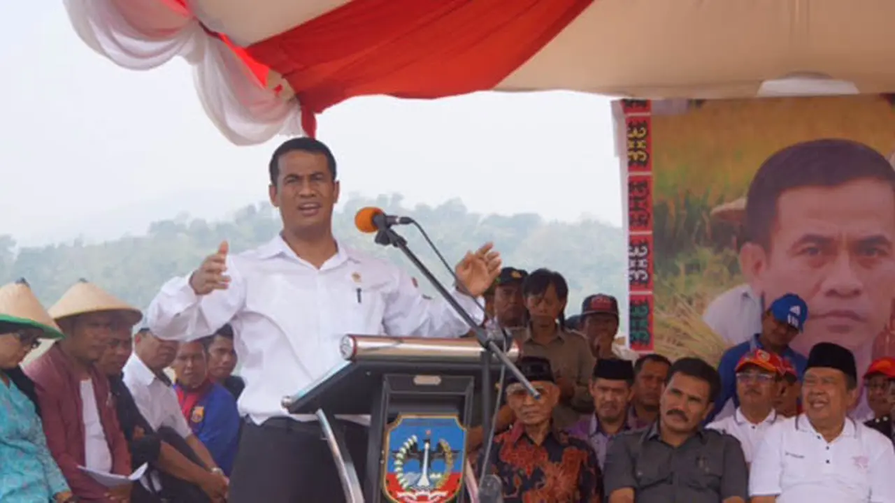 [Galeri Foto] Mentan Amran Panen Raya Padi di Kolaka 