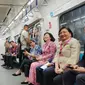 Presiden Joko Widodo (Jokowi) bersama sejumlah Dubes asing menghadiri acara peringatan HUT ke-56 ASEAN dengan menaiki MRT Jakarta dari Stasiun Bundaran HI menuju Stasiun ASEAN. (Foto: Istimewa)