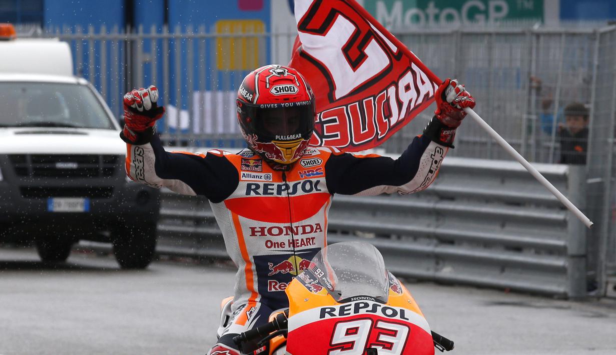 FOTO Marc Marquez Juara Saat Lewati Danilo Petrucci Di Lintasan