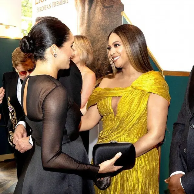 Meghan Markle tampak pertama kali memakai anting-anting khusus Lorraine Schwartz Diamond & Onyx Jacket pada acara Trooping of The Color 2019 dan selanjutnya ketika menghadiri premiere film The Lion King. (Foto: Instagram/@sussexroyal)