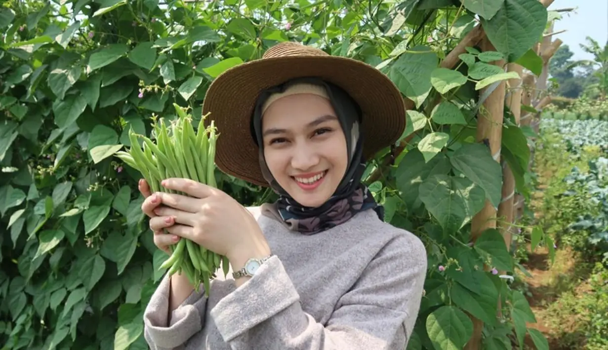 Melansir dari Lifestyle Liputan6, Melody dipercaya mampu mengemban tugas sebagai Duta Petani Milenial karena mempererat persahabatan antara Jepang dan Indonesia sebagai personel JKT48. Selain itu, Melody dinilai mampu mengemban misi memperkenalkan dan meningkatkan kerja sama dalam bidang yang lebih luas. Kecintaannya terhadap pertanian, sering diunggah Melody di laman Instagramnya. (Liputan6.com/IG/@melodylaksani92)