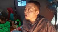 Santoso (48), warga terdampak kebakaran depo Pertamina Plumpang. (Rahmat Baihaqi/Merdeka.com)