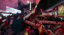 Kelompok suporter kedua klub, Red Sector (Liverpool) dan Blues Troops (Chelsea), telah memadati lokasi nobar satu jam sebelum kick off dimulai, Tanah Kusir, Jakarta, Minggu (27/4/2014)(Liputan6.com/Faizal Fanani).