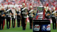 Trofi Piala FA. (AFP/Ian Kington)