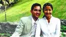 Sembilan tahun pasangan ini menjalin kasih. Keduanya sepakat meresmikan hubungannya. Frans dan Amara sepakat menikah pada 1 Desember 1999 di Hong Kong, bukan di Indonesia. Negara itu dipilih, lantaran keduanya nikah beda agama. (dok. Pribadi)