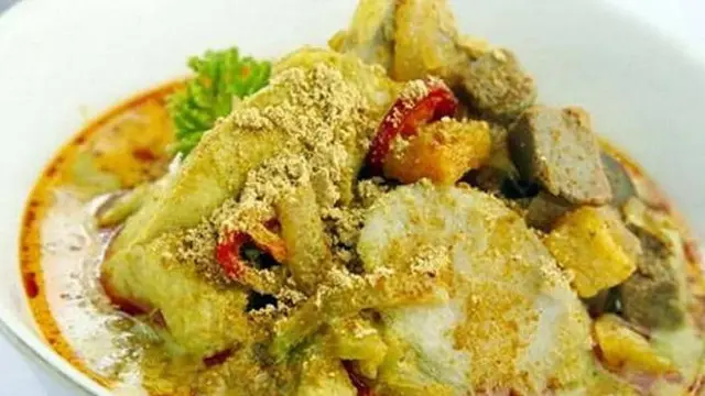 Lontong Cap Go Meh merupakan sajian yang diberikan usai merayakan Imlek.
