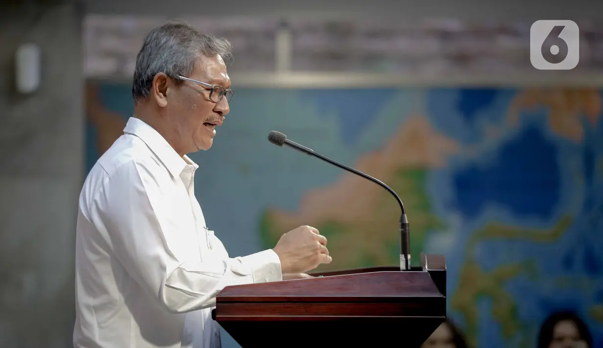 Juru Bicara Indonesia untuk penanganan virus corona, Achmad Yurianto memberikan keterangan terkait corona di Kantor Presiden, Komplek Istana, Jakarta, Jumat (6/3/2020). 25 orang ini kita lakukan pemeriksaan virus karena tidak seluruhnya kontak dekat tapi event yang sama. (Liputan6.com/Faizal Fanani)