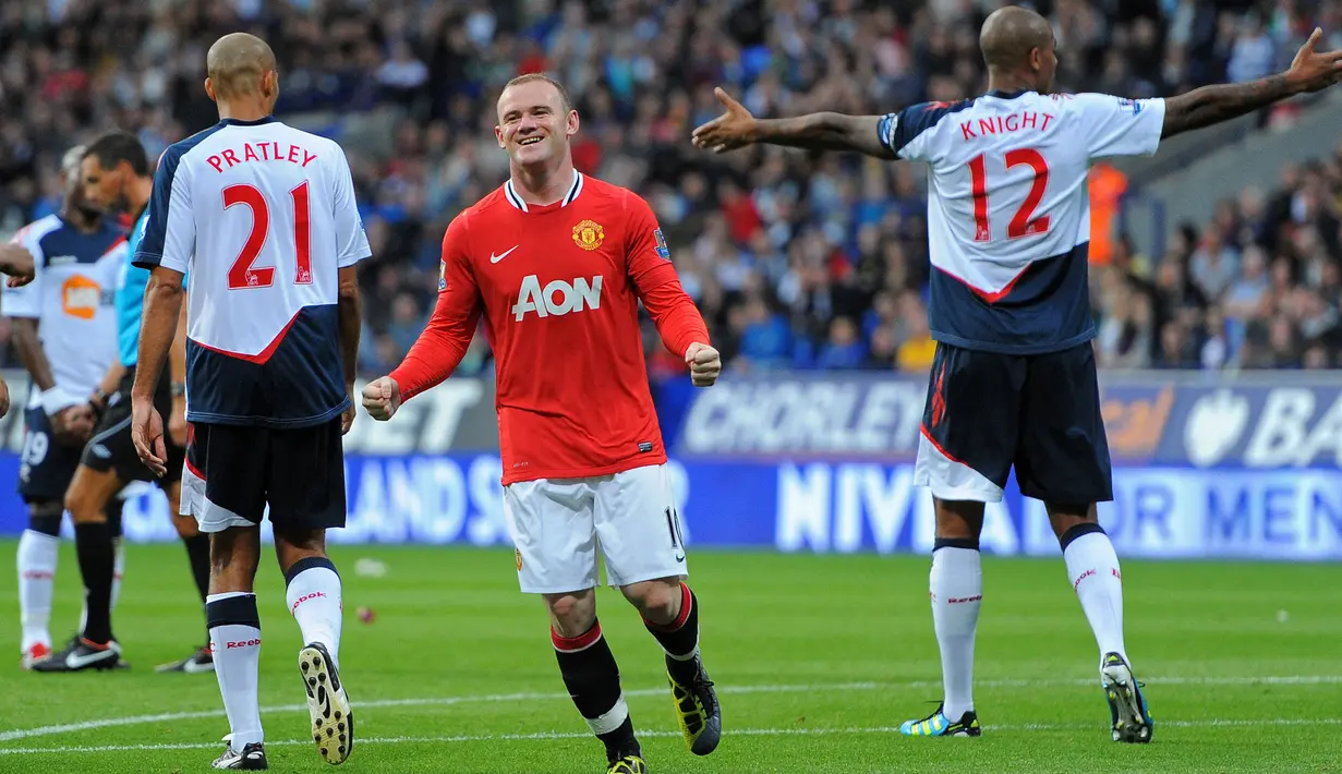Wayne Rooney. Striker yang selama 13 musim membela Manchester United (2004/2005 - 2016/2017) ini mengoleksi hattrick terbanyak di Liga Inggris bagi MU, yaitu 6 kali dari total 183 gol. Hattrick terakhir dibuat pada pekan ke-4 musim 2011/2012, 10 September 2011 ke gawang Bolton. (AFP/Andrew Yates)
