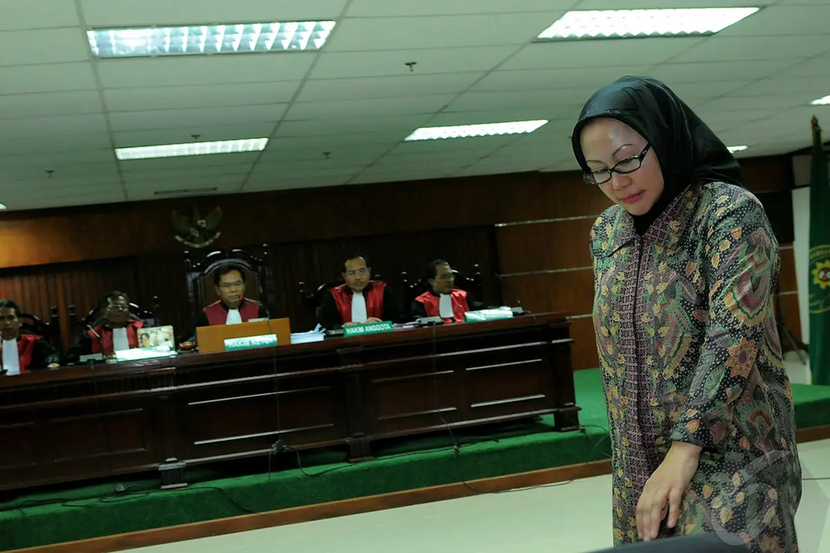 Ekspresi Atut Saat Divonis 4 Tahun Penjara