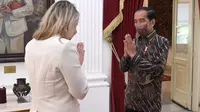 Presiden Joko Widodo atau Jokowi bertemu Menlu Kanada Melanie Joly di Istana Merdeka, Jakarta, Senin (11/4/2022). Pada saat yang sama terjadi demo mahasiswa besar-besaran di Jakarta. (Foto: Sekretariat Presiden)