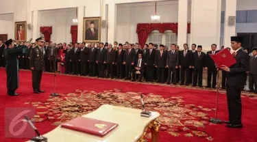 Presiden Jokowi resmi melantik Jenderal TNI Gatot Nurmantyo sebagai Panglima TNI di Istana Negara, Jakarta. Rabu (8/7/2015). Jenderal TNI Gatot Nurmantyo menggantikan Jenderal TNI Moeldoko yang telah memasuki masa pensiun (Liputan6.com/Faizal Fanani)